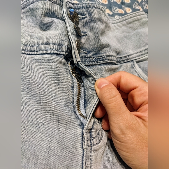 Hybrid & Company Super Comfy Stretch Denim Knee Length Capris/Bermuda Shorts 16 - Picture 6 of 12